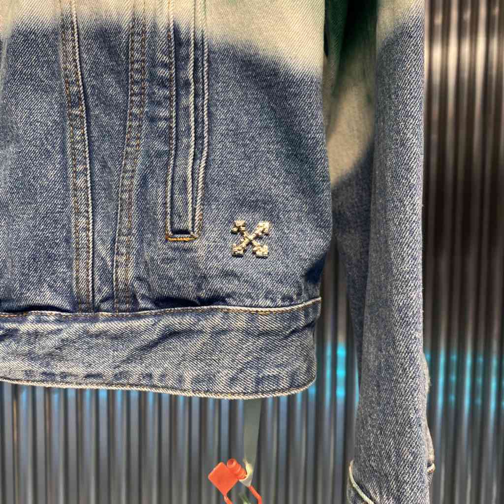 OFF WHITE